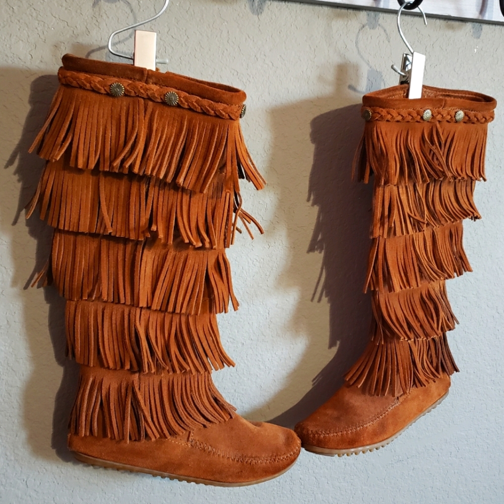 Minnetonka 5 Layer Fringe Boot